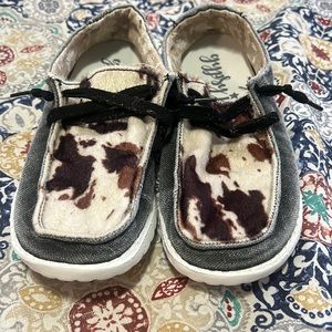 Woman’s shoes size 6.5